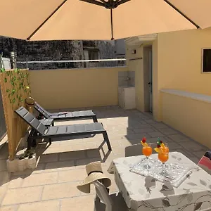 Apartment Romantica, Brindisi